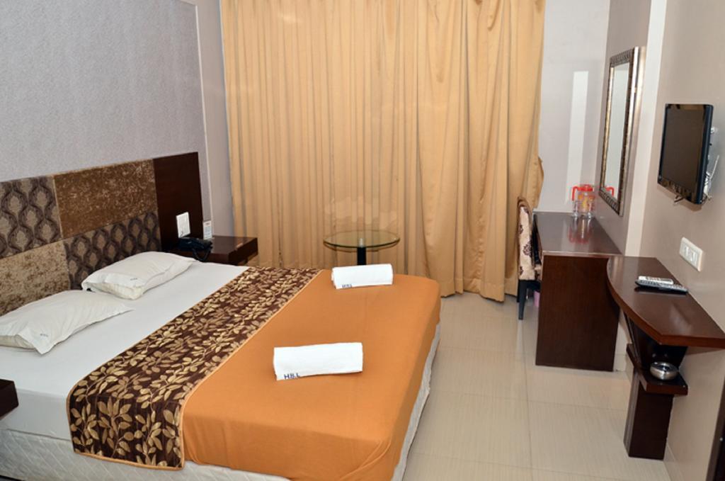 Hotel Blue Lagoon دامان الغرفة الصورة