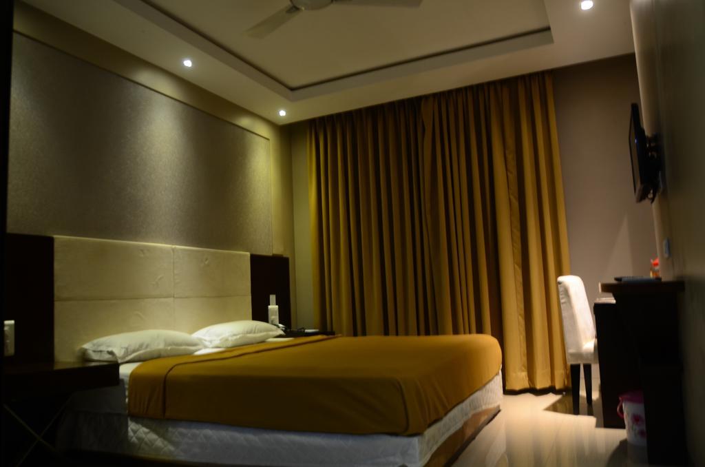 Hotel Blue Lagoon دامان الغرفة الصورة